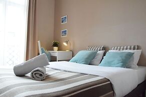 Blooms Inn & Apartments