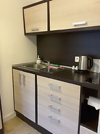 Blooms Inn & Apartments