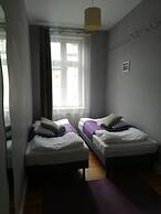 Blooms Inn & Apartments