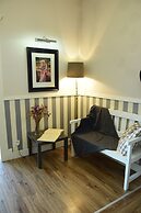 Blooms Inn & Apartments