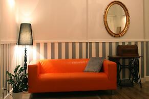 Blooms Inn & Apartments