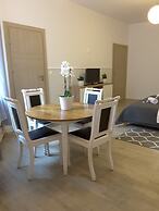 Blooms Inn & Apartments