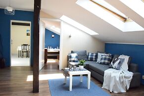 Blooms Inn & Apartments