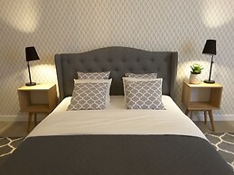 Blooms Inn & Apartments