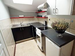 Blooms Inn & Apartments