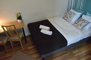 Blooms Inn & Apartments