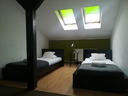 Blooms Inn & Apartments