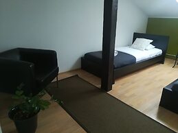 Blooms Inn & Apartments