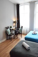 Blooms Inn & Apartments