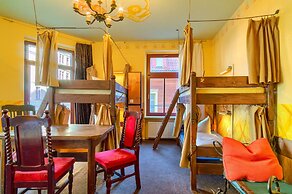 Lollis Homestay - Hostel