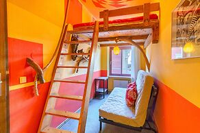 Lollis Homestay - Hostel