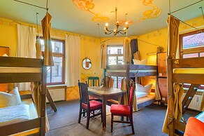 Lollis Homestay - Hostel