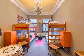 Lollis Homestay - Hostel