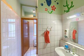 Lollis Homestay - Hostel