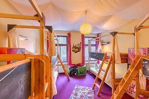 Lollis Homestay - Hostel