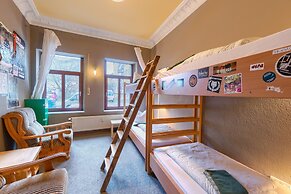 Lollis Homestay - Hostel