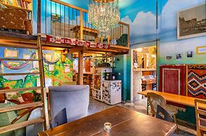 Lollis Homestay - Hostel