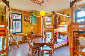 Lollis Homestay - Hostel