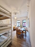 Lollis Homestay - Hostel