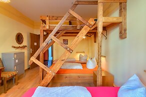 Lollis Homestay - Hostel