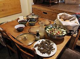 Lollis Homestay - Hostel