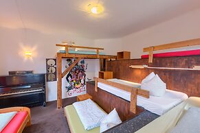 Lollis Homestay - Hostel