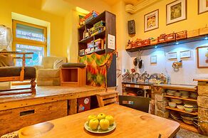 Lollis Homestay - Hostel