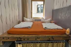 Lollis Homestay - Hostel