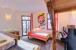 Lollis Homestay - Hostel