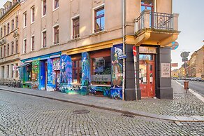 Lollis Homestay - Hostel