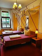 Lollis Homestay - Hostel