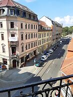 Lollis Homestay - Hostel