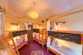 Lollis Homestay - Hostel