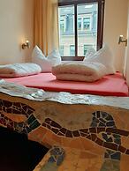 Lollis Homestay - Hostel