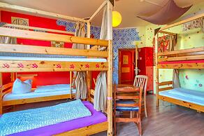 Lollis Homestay - Hostel