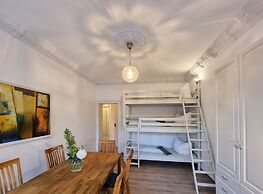 Lollis Homestay - Hostel