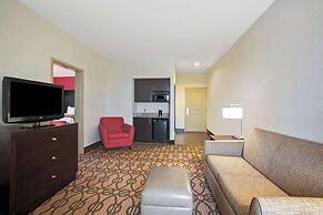 La Quinta Inn & Suites by Wyndham Pearsall