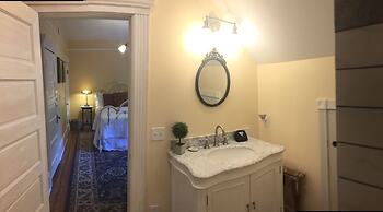 Kelley & Young Wine Garden Inn