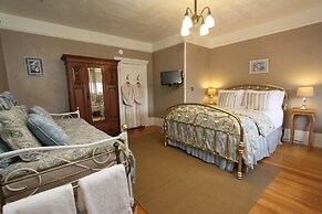 Kelley & Young Wine Garden Inn