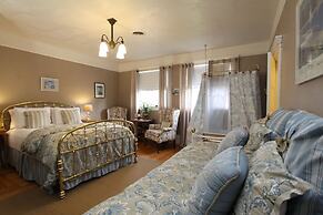 Kelley & Young Wine Garden Inn