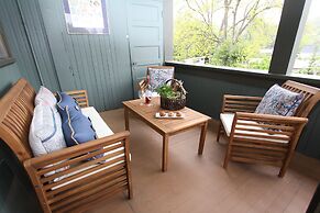 Kelley & Young Wine Garden Inn