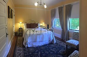 Kelley & Young Wine Garden Inn