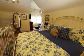 Kelley & Young Wine Garden Inn