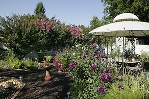 Kelley & Young Wine Garden Inn