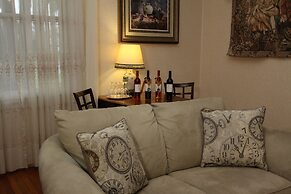 Kelley & Young Wine Garden Inn