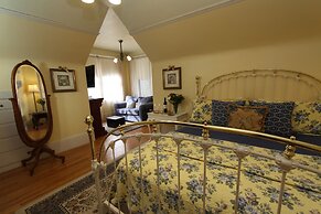 Kelley & Young Wine Garden Inn