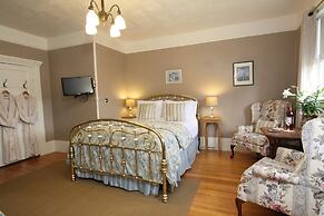 Kelley & Young Wine Garden Inn