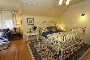 Kelley & Young Wine Garden Inn