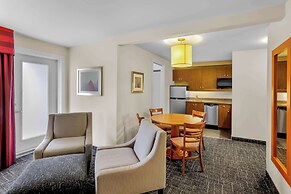 Best Western Thompson Hotel & Suites