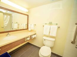 Best Western Thompson Hotel & Suites